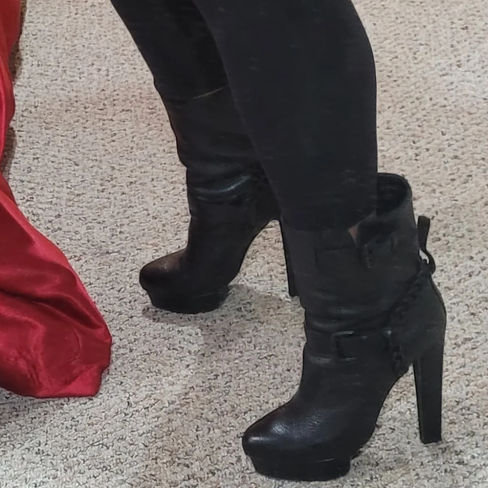 booties - Picture 1 of 10
